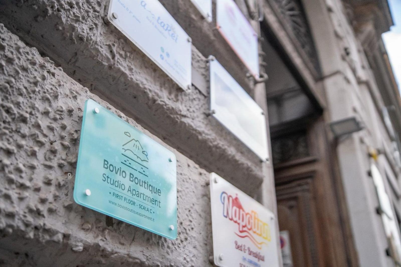 Bovio Boutique Studio Apartment Наполи Екстериор снимка
