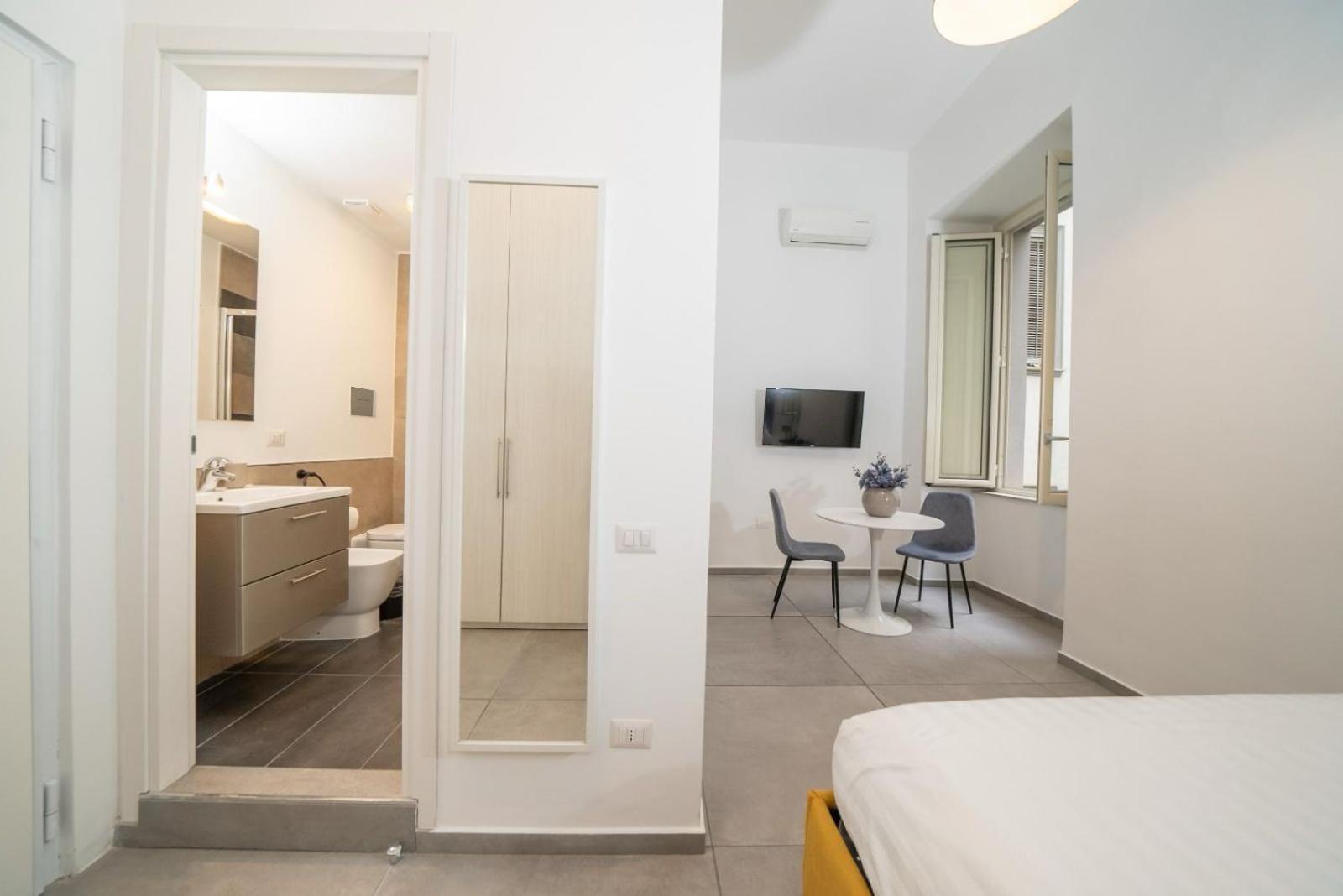 Bovio Boutique Studio Apartment Наполи Стая снимка