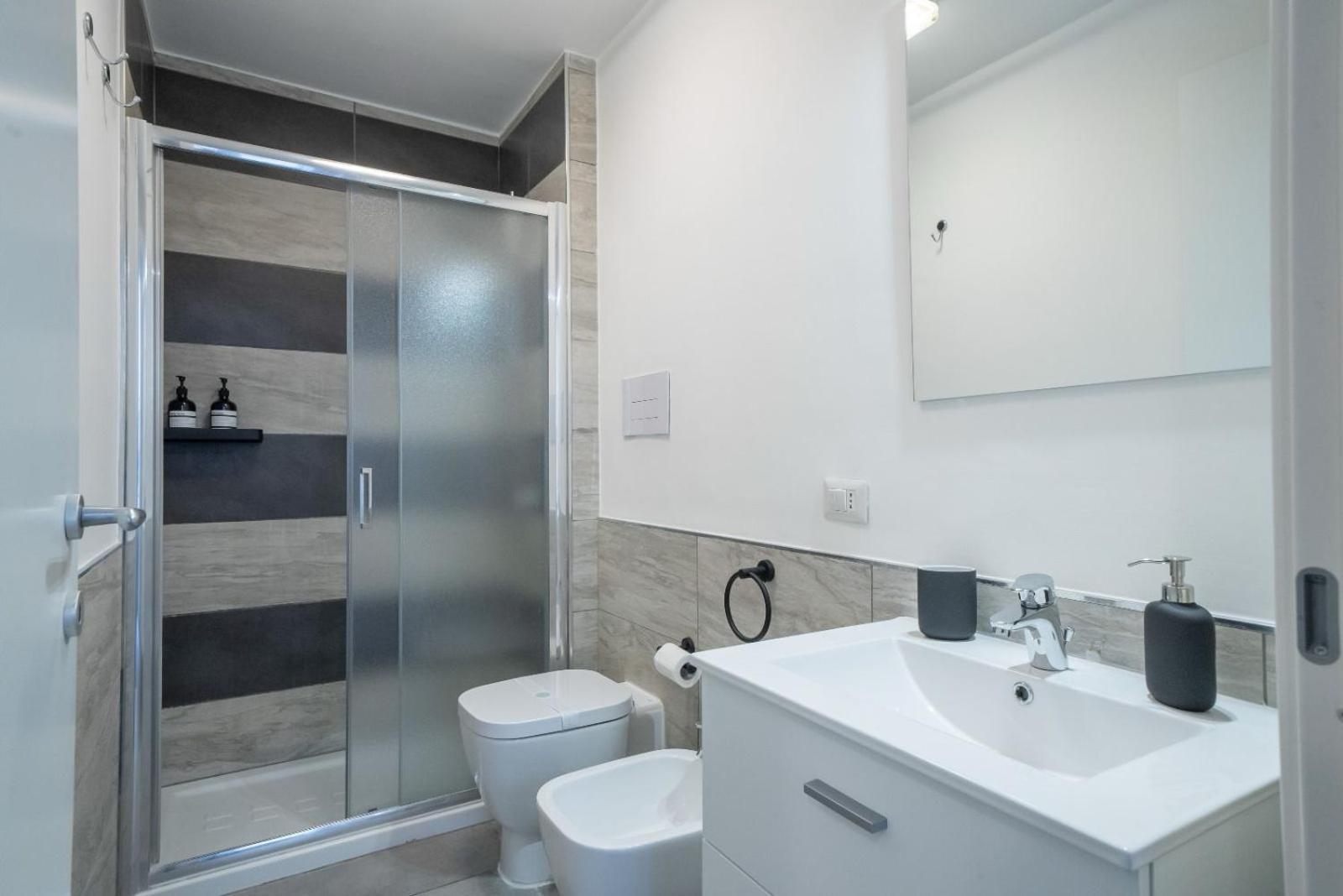 Bovio Boutique Studio Apartment Наполи Стая снимка