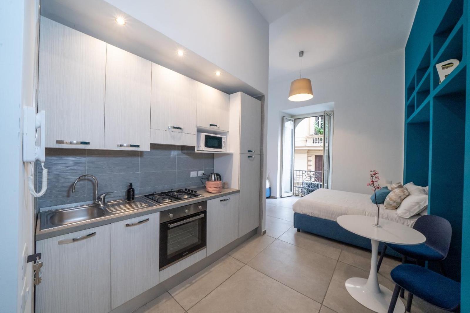 Bovio Boutique Studio Apartment Наполи Екстериор снимка