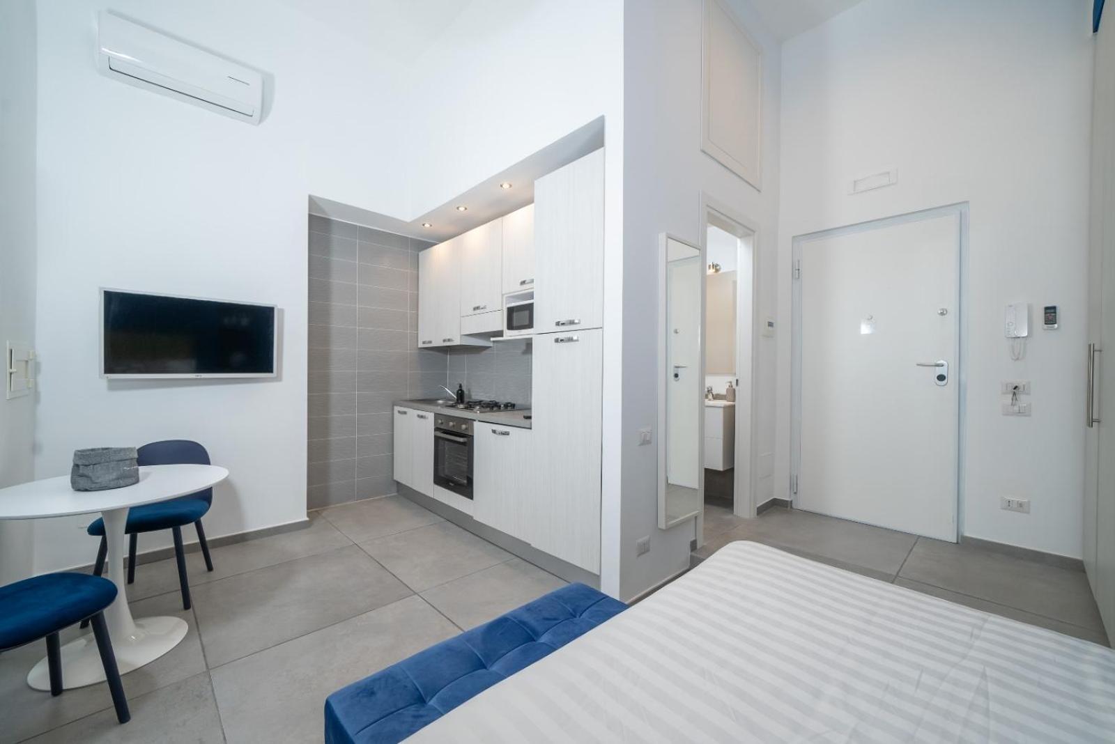 Bovio Boutique Studio Apartment Наполи Екстериор снимка