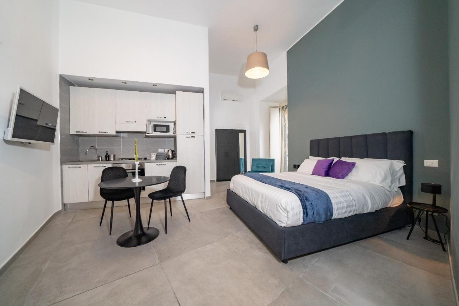 Bovio Boutique Studio Apartment Наполи Екстериор снимка
